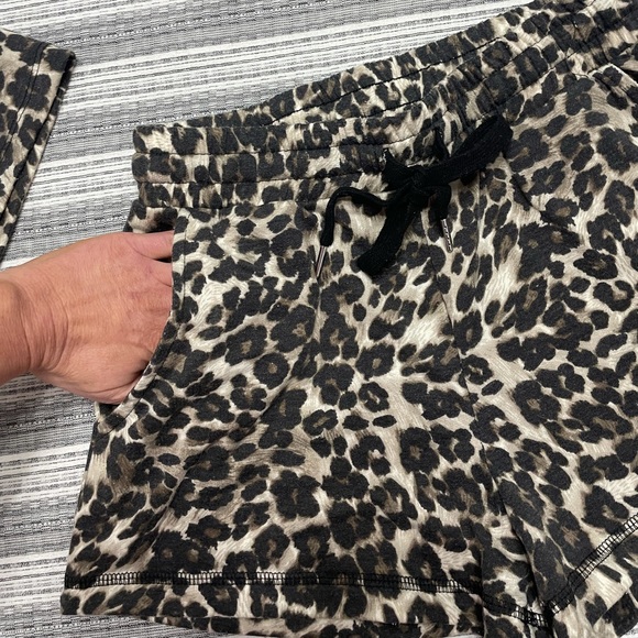 🤎🖤 Leopard Lounge Set 🖤🤎 - Picture 3 of 9